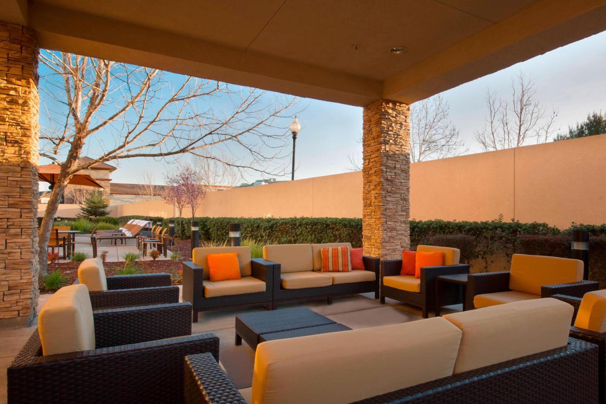 Courtyard By Marriott Sacramento Folsom Hotel Bagian luar foto